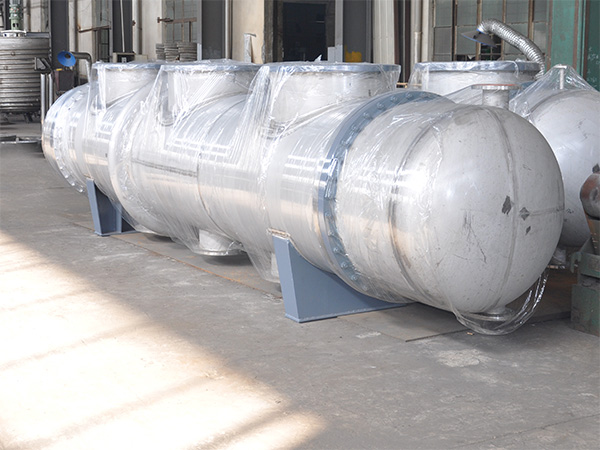 Pipe bundle condenser